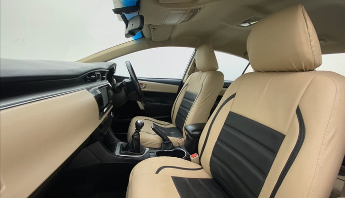 2014 Toyota Corolla Altis D 4D G, Diesel, Manual, 1,26,822 km, Right Side Front Door Cabin