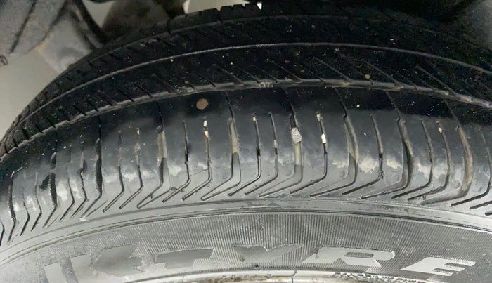 2014 Maruti Swift VXI D, Petrol, Manual, 61,811 km, Left Rear Tyre Tread