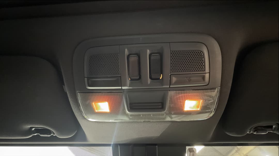 On-Roof Controls/Sunglass holder