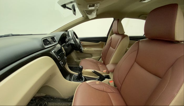 2014 Maruti Ciaz VXI, Petrol, Manual, 58,546 km, Right Side Front Door Cabin