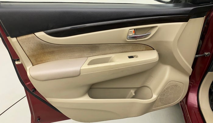 2014 Maruti Ciaz VXI, Petrol, Manual, 58,546 km, Front passenger door - Trim has minor damage