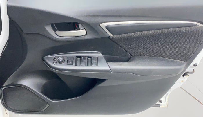 2018 Honda Jazz 1.2L I-VTEC VX, CNG, Manual, 1,04,560 km, Driver Side Door Panels Control