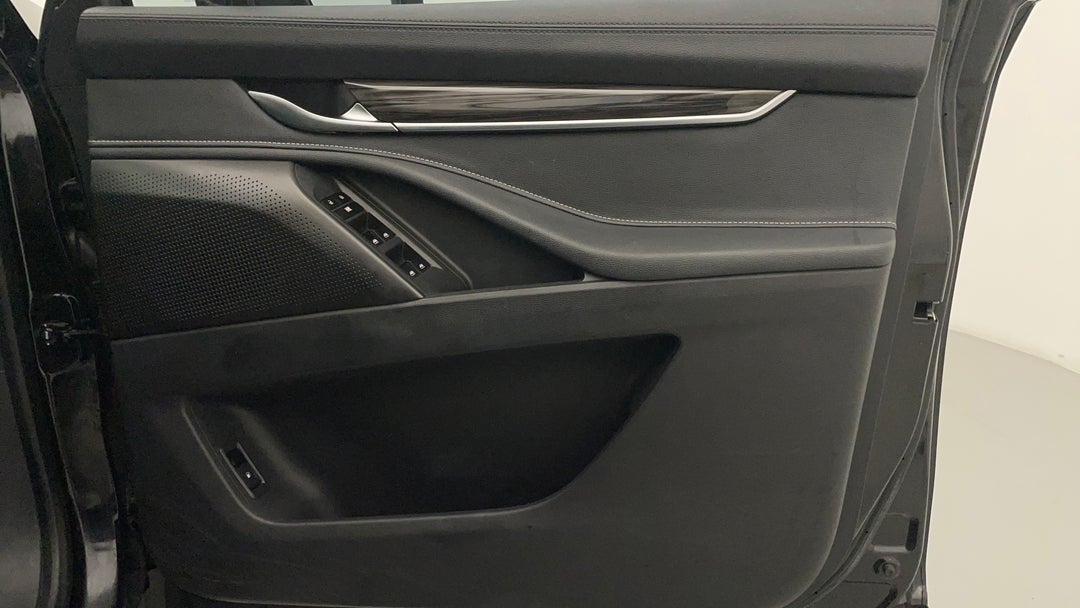 2022 LDV D90 Executive (4WD), Automatic, 32924 km, Speaker View