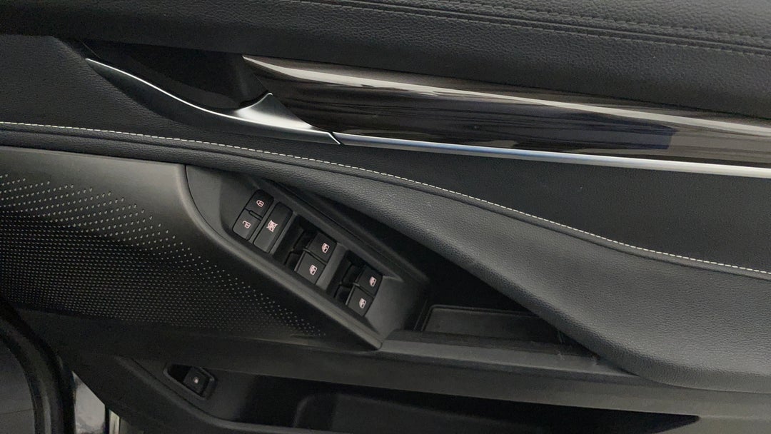 2022 LDV D90 Executive (4WD), Automatic, 32924 km, Drivers Side Door Panel Controls