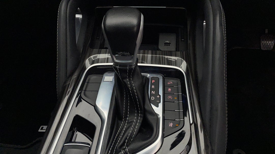 2022 LDV D90 Executive (4WD), Automatic, 32924 km, Gear Lever 