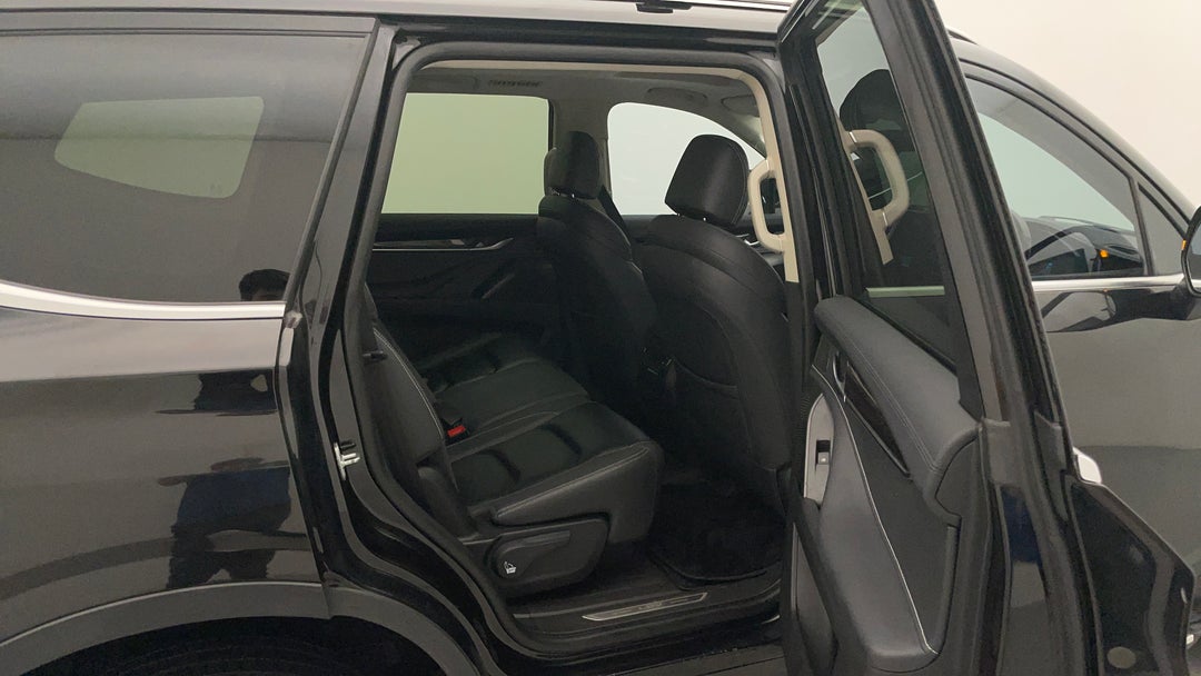 2022 LDV D90 Executive (4WD), Automatic, 32924 km, Right Side Rear Door Cabin View