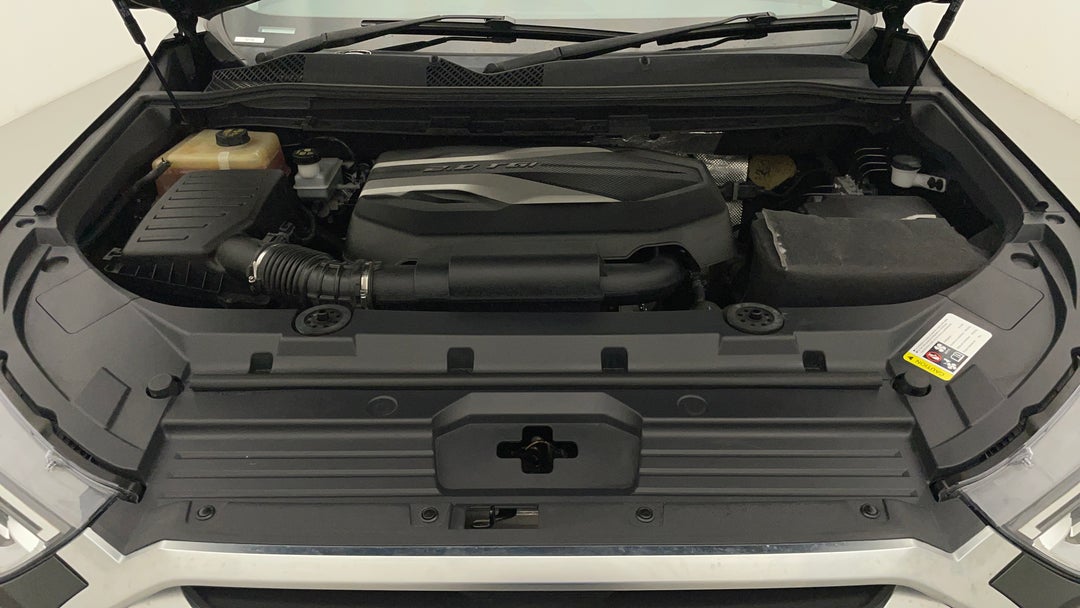 2022 LDV D90 Executive (4WD), Automatic, 32924 km, Open Bonnet (Engine)