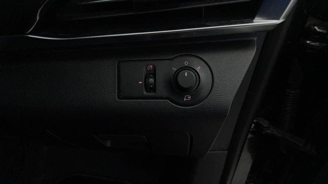 2022 LDV D90 Executive (4WD), Automatic, 32924 km, Utility Switches/Buttons