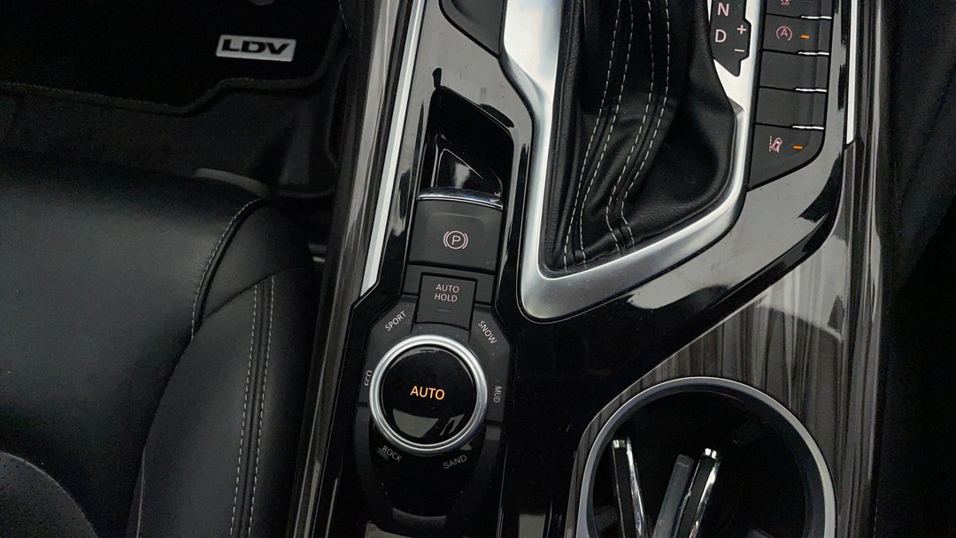 2022 LDV D90 Executive (4WD), Automatic, 32924 km, Handbrake