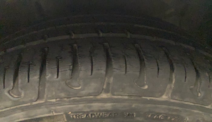 2019 Hyundai Grand i10 SPORTZ 1.2 KAPPA VTVT DUAL TONE, Petrol, Manual, 12,728 km, Left Front Tyre Tread