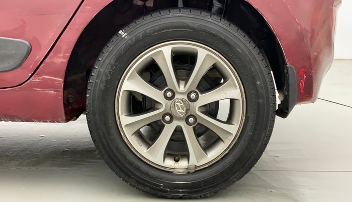 2013 Hyundai Grand i10 ASTA (O) 1.2 KAPPA VTVT, Petrol, Manual, 1,17,857 km, Left Rear Wheel