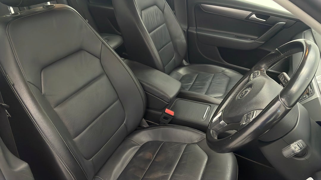 2014 Volkswagen Passat 118 Tsi, Automatic, 114680 km, Right Side Front Door Cabin View