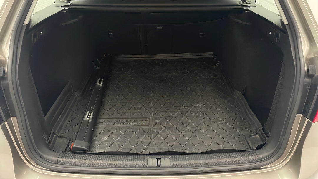 2014 Volkswagen Passat 118 Tsi, Automatic, 114680 km, Boot Inside View