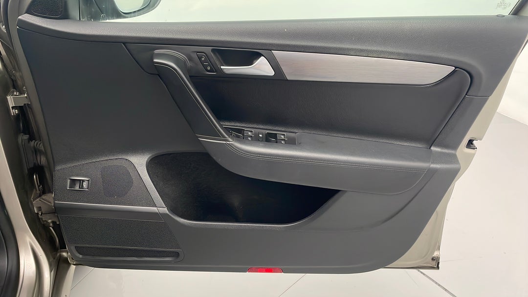 2014 Volkswagen Passat 118 Tsi, Automatic, 114680 km, Speaker View