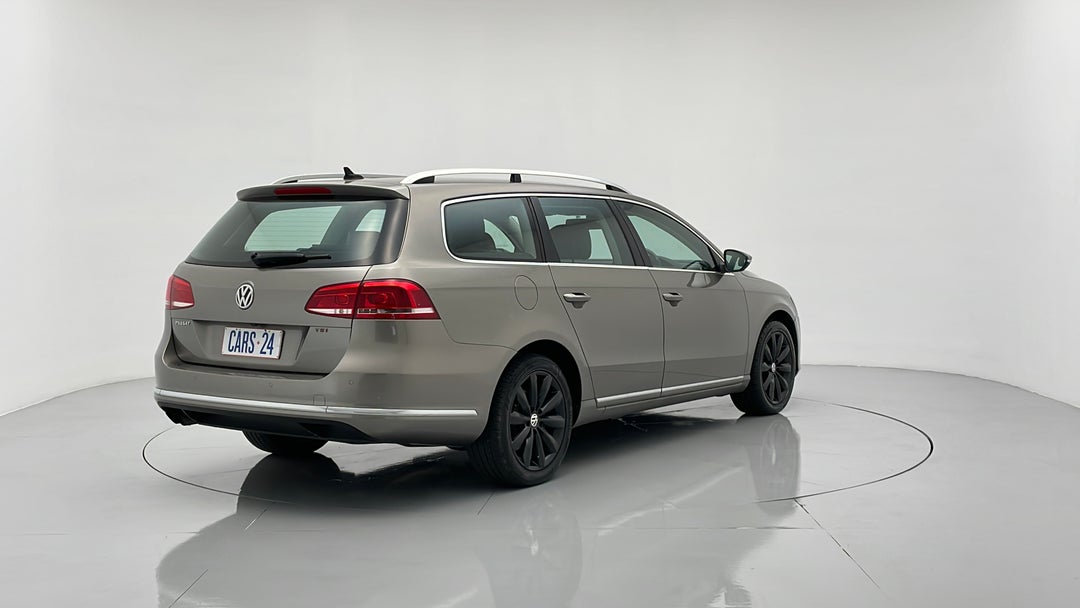 2014 Volkswagen Passat 118 Tsi, Automatic, 114680 km, Right Back Diagonal (45- Degree) View