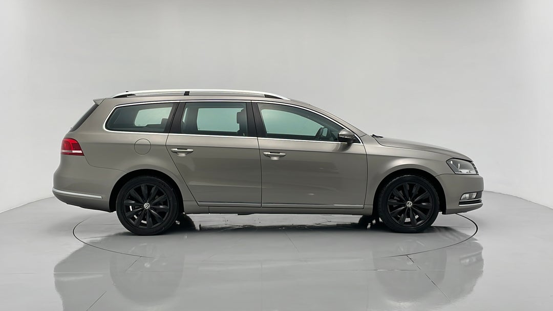 2014 Volkswagen Passat 118 Tsi, Automatic, 114680 km, Right Side View