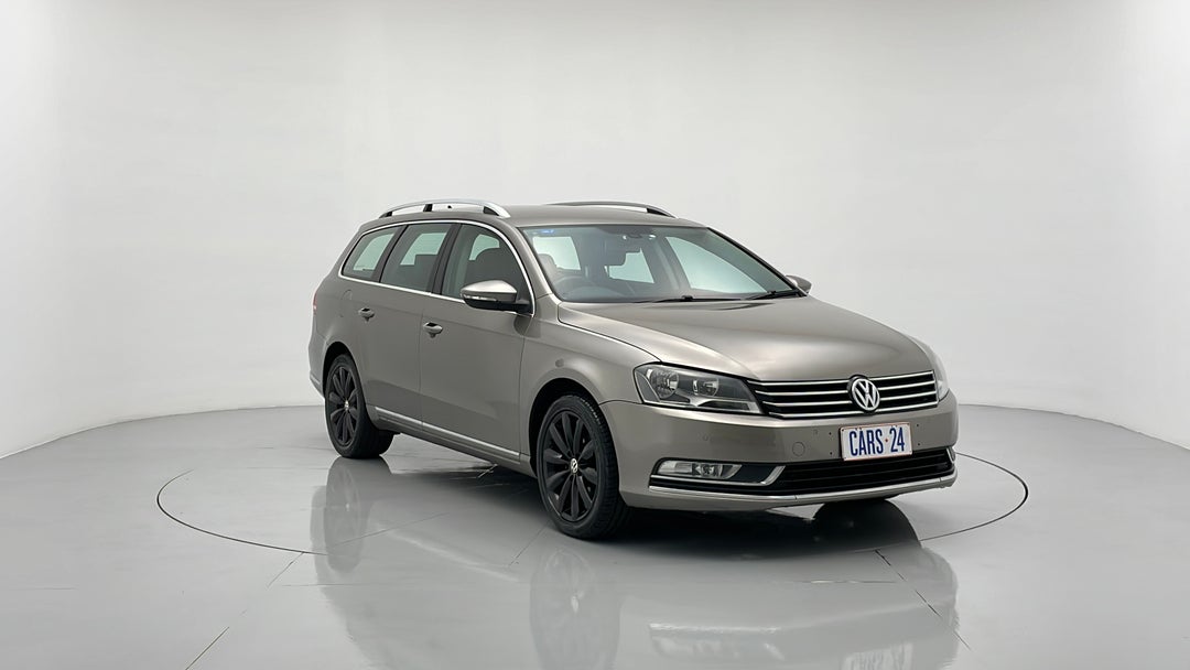 2014 Volkswagen Passat 118 Tsi, Automatic, 114680 km, Right Front Diagonal (45- Degree) View
