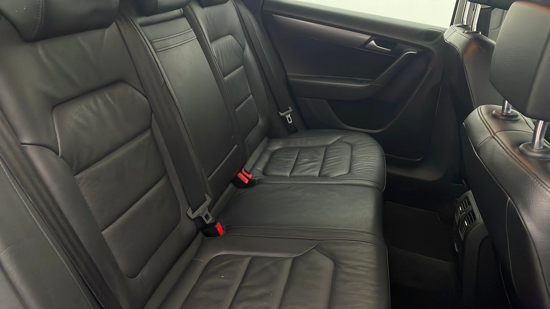 2014 Volkswagen Passat 118 Tsi, Automatic, 114680 km, Right Side Rear Door Cabin View