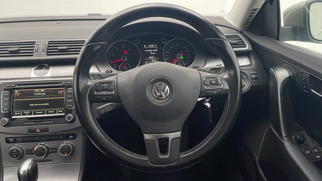 2014 Volkswagen Passat 118 Tsi, Automatic, 114680 km, Steering Wheel Close-up
