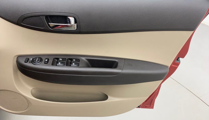 2012 Hyundai i20 SPORTZ 1.4 CRDI, Diesel, Manual, 97,481 km, Driver Side Door Panels Control