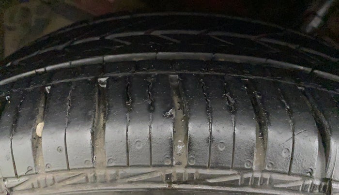 2013 Maruti Ertiga VXI, Petrol, Manual, 33,752 km, Right Rear Tyre Tread