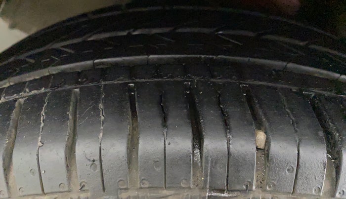 2013 Maruti Ertiga VXI, Petrol, Manual, 33,752 km, Left Rear Tyre Tread