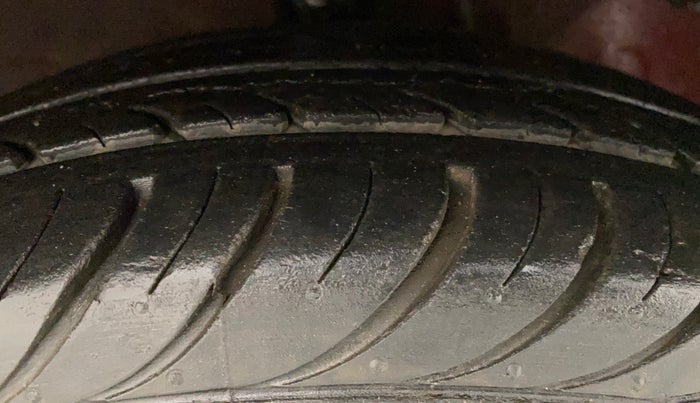 2015 Hyundai Eon MAGNA +, Petrol, Manual, 23,364 km, Right Front Tyre Tread