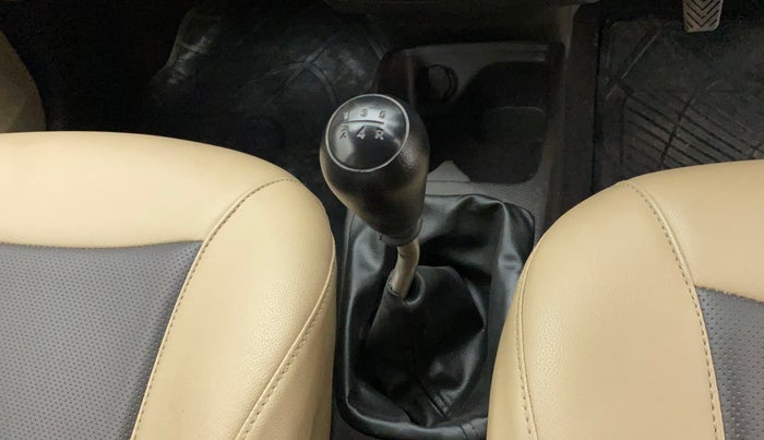 2015 Hyundai Eon MAGNA +, Petrol, Manual, 23,364 km, Gear lever - Boot Cover minor damage