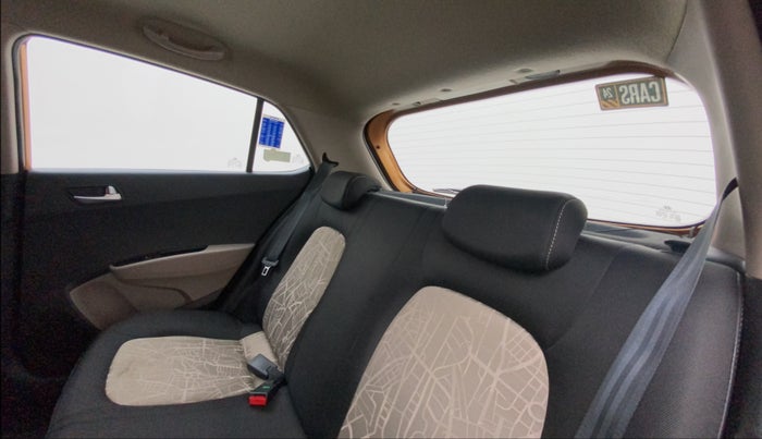 2016 Hyundai Grand i10 ASTA AT 1.2 KAPPA VTVT, Petrol, Automatic, 34,612 km, Right Side Rear Door Cabin