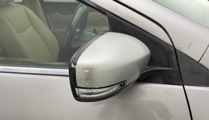 2016 Maruti Ciaz ZXI+, Petrol, Manual, 75,603 km, Right rear-view mirror - Minor scratches