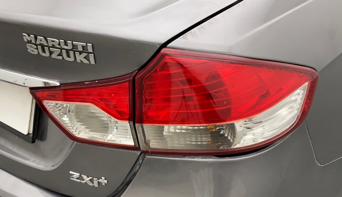 2016 Maruti Ciaz ZXI+, Petrol, Manual, 75,603 km, Right tail light - Minor scratches