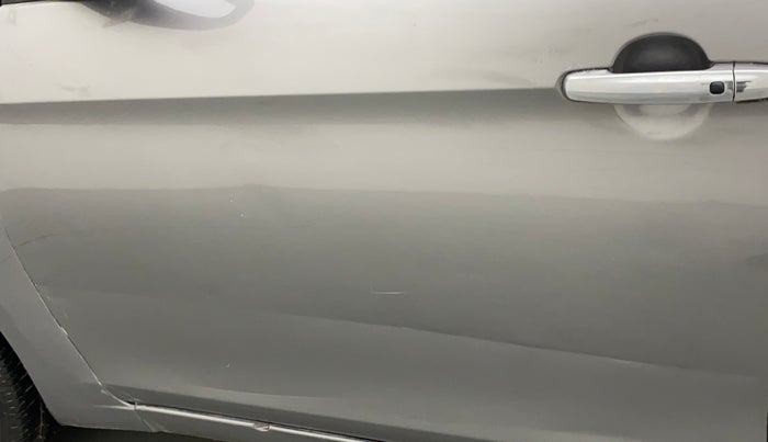 2016 Maruti Ciaz ZXI+, Petrol, Manual, 75,603 km, Front passenger door - Minor scratches