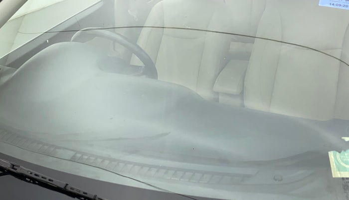 2016 Maruti Ciaz ZXI+, Petrol, Manual, 75,603 km, Front windshield - Minor spot on windshield