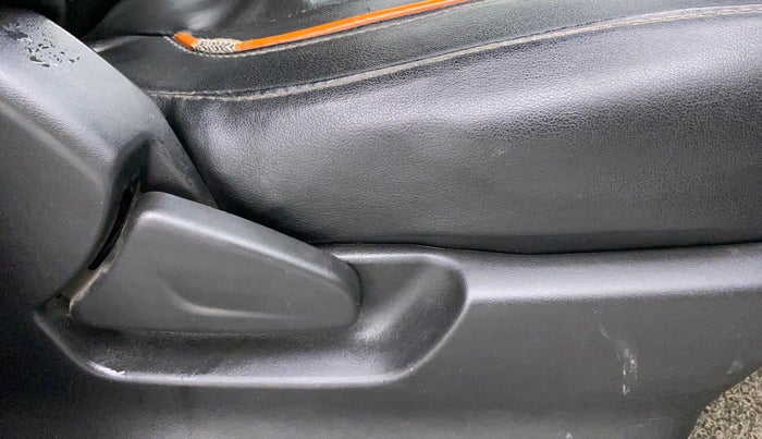 2018 Datsun Redi Go T (O), CNG, Manual, 1,02,241 km, Driver Side Adjustment Panel