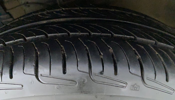 2016 Maruti Ertiga ZDI SHVS, Diesel, Manual, 67,242 km, Right Front Tyre Tread