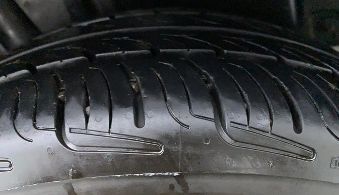 2016 Maruti Ertiga ZDI SHVS, Diesel, Manual, 67,242 km, Right Rear Tyre Tread