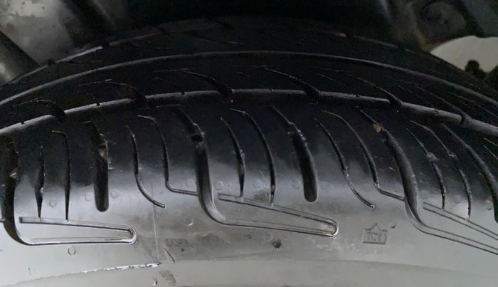 2016 Maruti Ertiga ZDI SHVS, Diesel, Manual, 67,242 km, Left Rear Tyre Tread