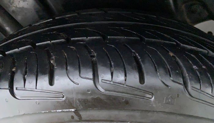 2016 Maruti Ertiga ZDI SHVS, Diesel, Manual, 67,242 km, Left Front Tyre Tread
