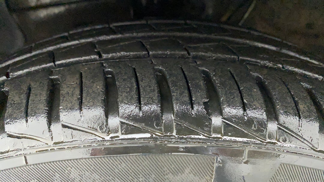 Left Front Tyre Tread