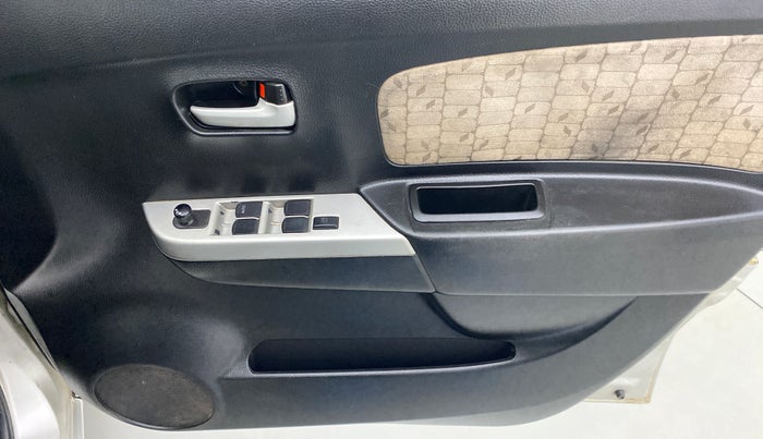 2013 Maruti Wagon R 1.0 VXI, Petrol, Manual, 67,293 km, Driver Side Door Panels Control