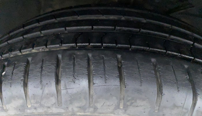 2016 Maruti Baleno ZETA 1.2 K12, Petrol, Manual, 24,883 km, Right Front Tyre Tread