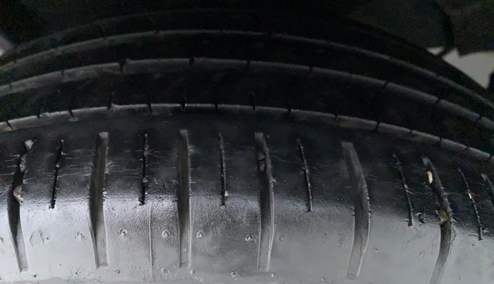 2016 Maruti Baleno ZETA 1.2 K12, Petrol, Manual, 24,883 km, Right Rear Tyre Tread