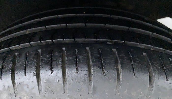 2016 Maruti Baleno ZETA 1.2 K12, Petrol, Manual, 24,883 km, Left Rear Tyre Tread