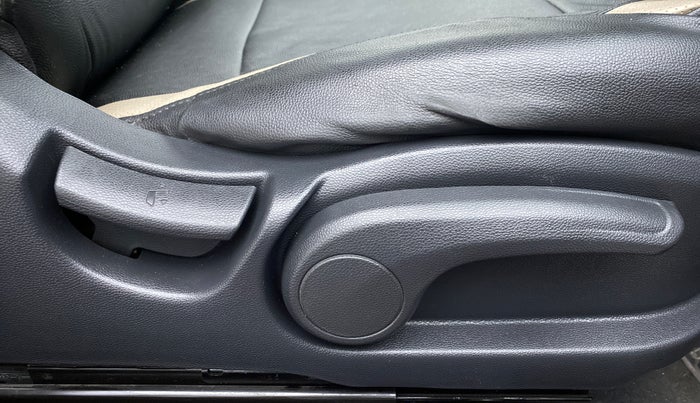 2018 Hyundai Elite i20 ASTA 1.2, Petrol, Manual, 42,444 km, Driver Side Adjustment Panel