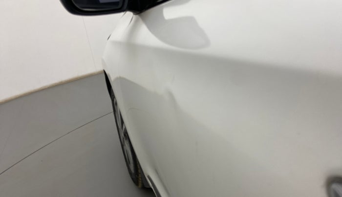 2015 Hyundai Elite i20 ASTA 1.4 CRDI, Diesel, Manual, 1,14,676 km, Front passenger door - Slightly dented