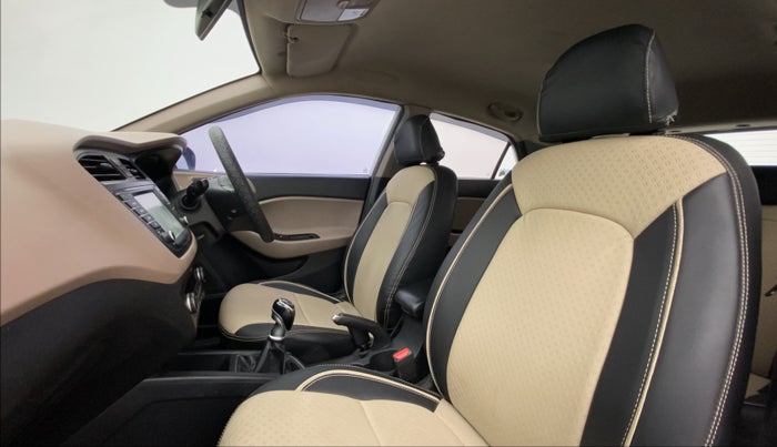 2015 Hyundai Elite i20 ASTA 1.4 CRDI, Diesel, Manual, 1,14,676 km, Right Side Front Door Cabin