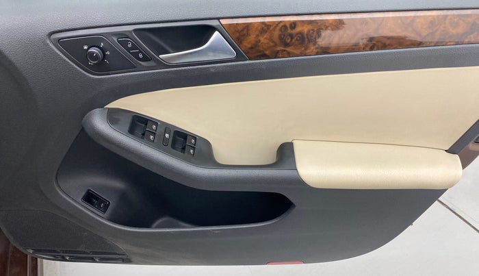 2016 Volkswagen Jetta COMFORTLINE 1.4 TSI MT, Petrol, Manual, 17,105 km, Driver Side Door Panels Control