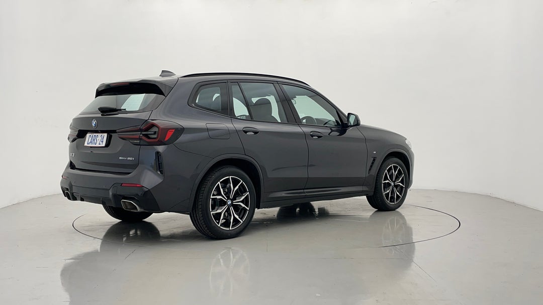 Right Back Diagonal (45- Degree) View