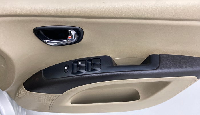 2015 Hyundai i10 SPORTZ 1.1 IRDE2, Petrol, Manual, 27,934 km, Driver Side Door Panels Control
