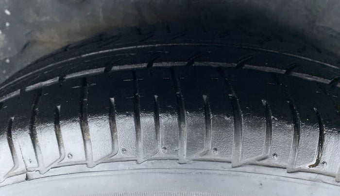 2015 Hyundai i10 SPORTZ 1.1 IRDE2, Petrol, Manual, 27,934 km, Right Rear Tyre Tread